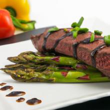 Quick & Savory: 15-Minute Steak Bites with Asparagus Delight