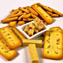 Crunch & Munch: Top Crackers to Elevate Pantry Meals